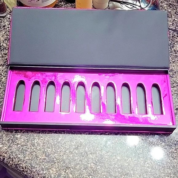 MAC Cosmetics Case - Picture 2 of 4